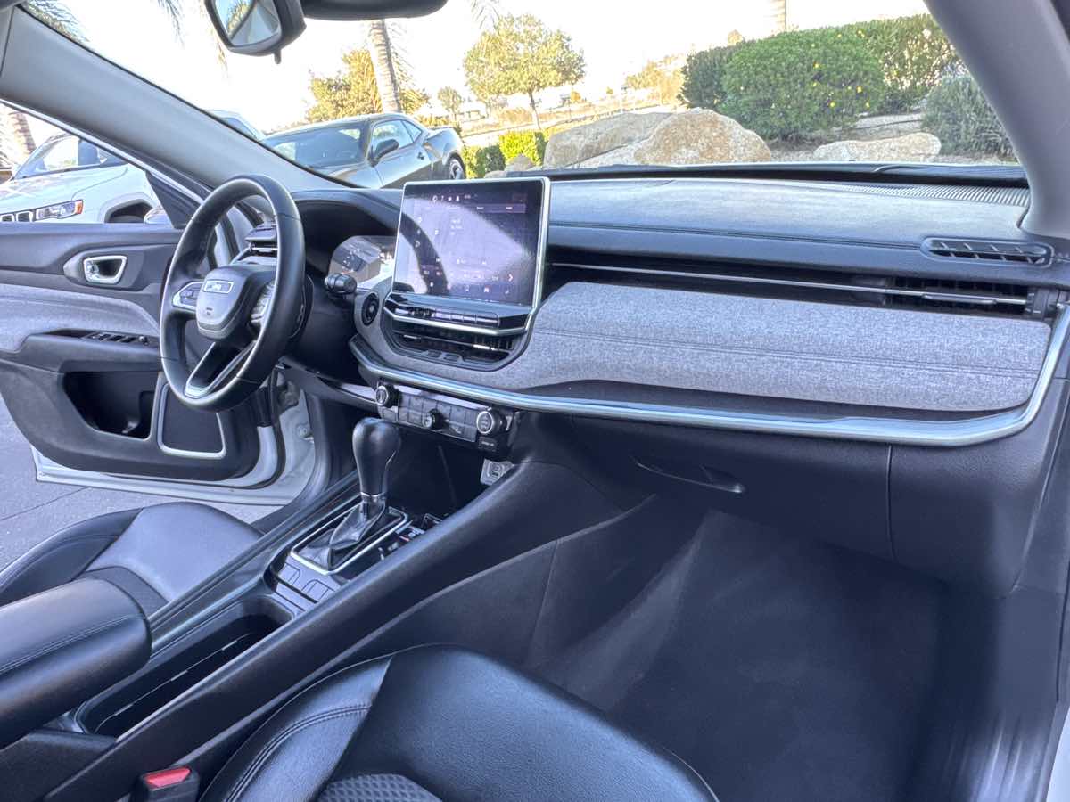 2022 Jeep Compass Latitude photo 19