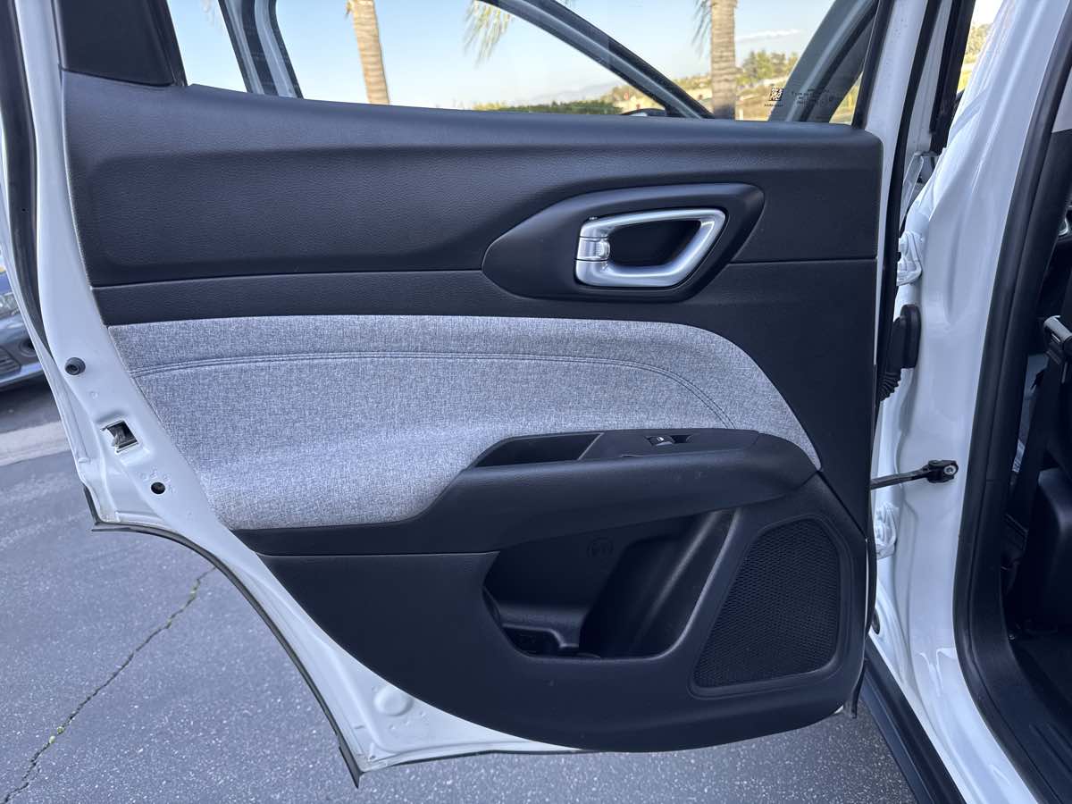 2022 Jeep Compass Latitude photo 23