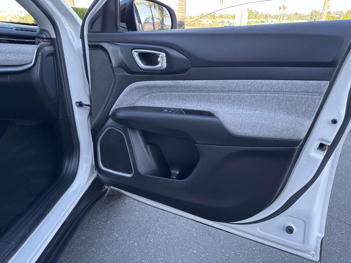 2022 Jeep Compass Latitude photo 26