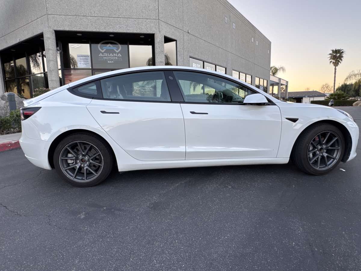 2021 Tesla Model 3 Standard Range Plus photo 11