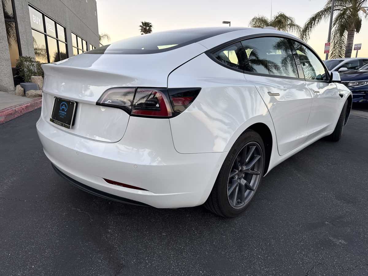 2021 Tesla Model 3 Standard Range Plus photo 3