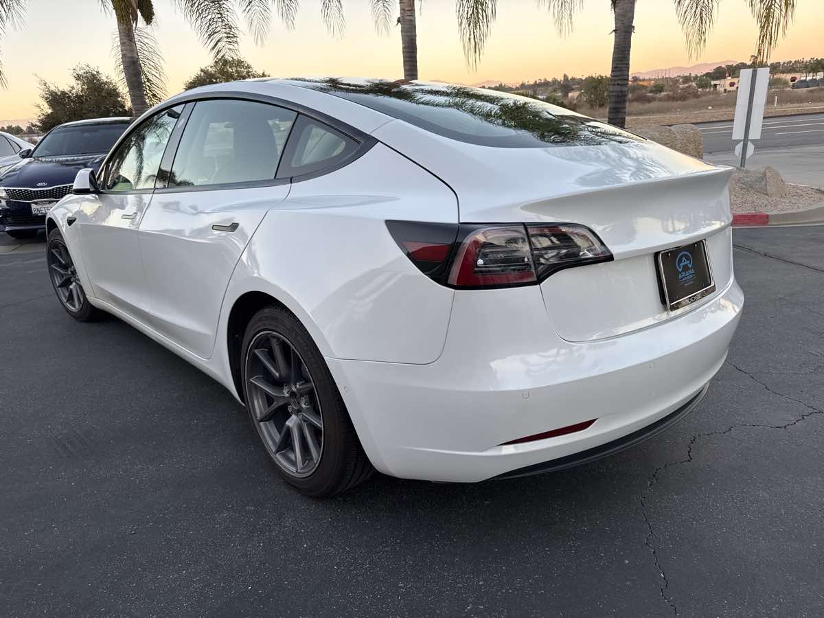 2021 Tesla Model 3 Standard Range Plus photo 4