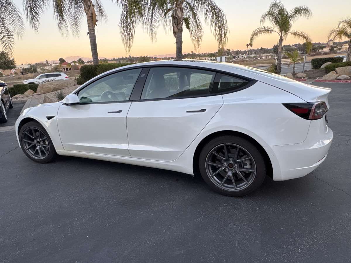 2021 Tesla Model 3 Standard Range Plus photo 8