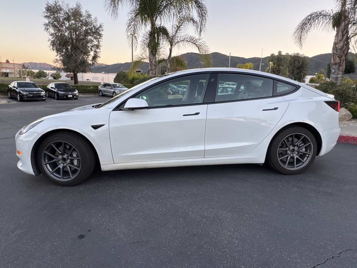 2021 Tesla Model 3 Standard Range Plus photo 10