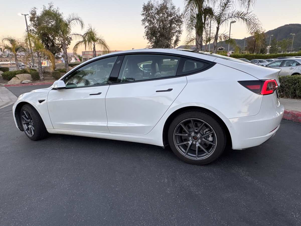 2021 Tesla Model 3 Standard Range Plus photo 12