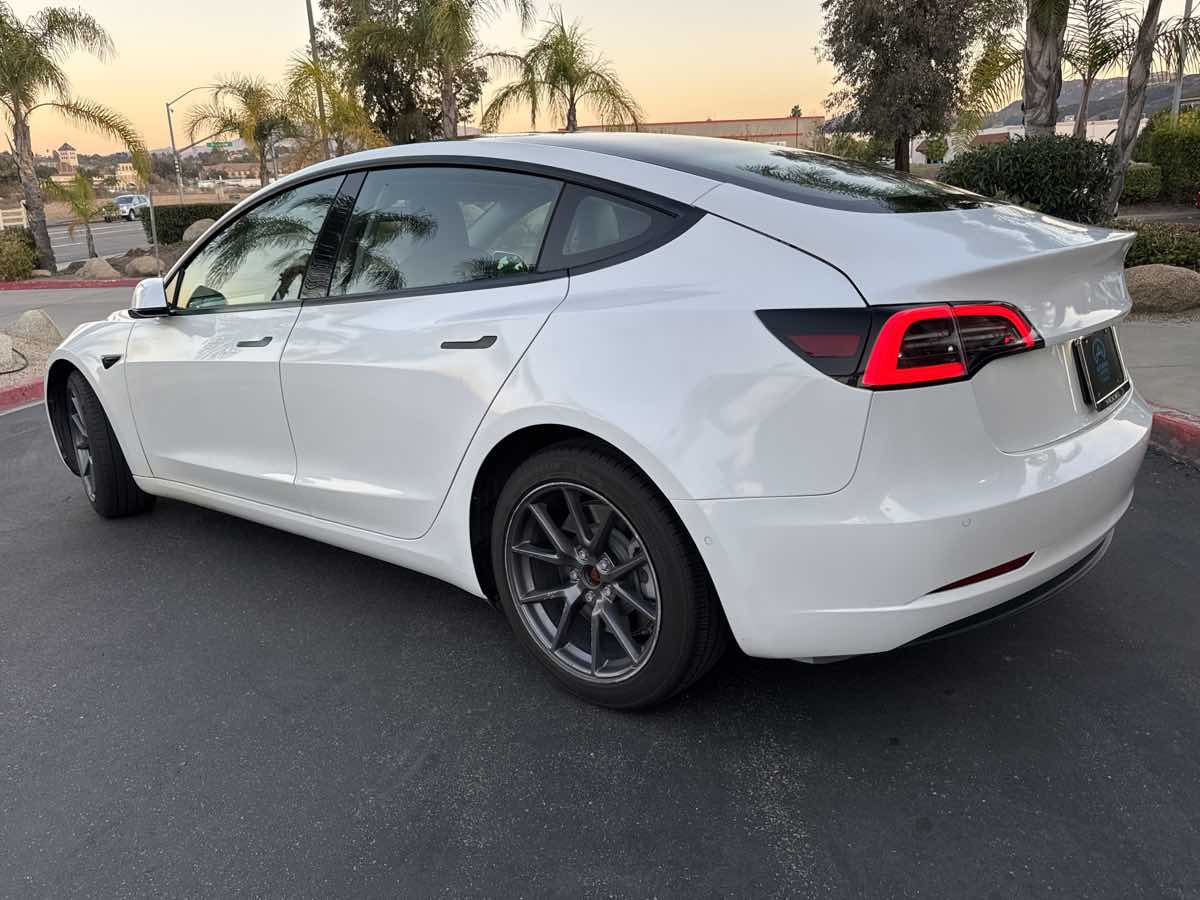 2021 Tesla Model 3 Standard Range Plus photo 13