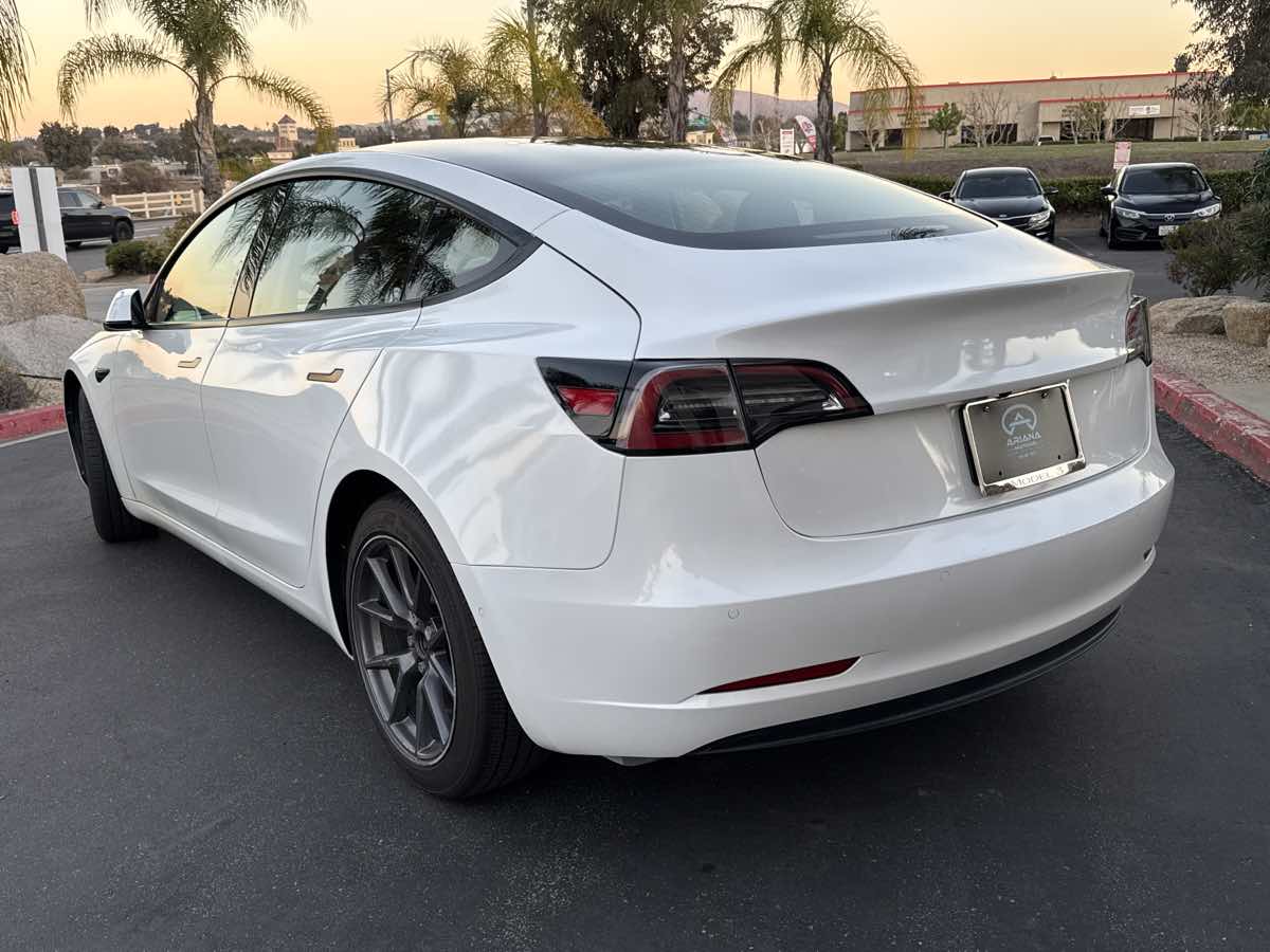2021 Tesla Model 3 Standard Range Plus photo 15