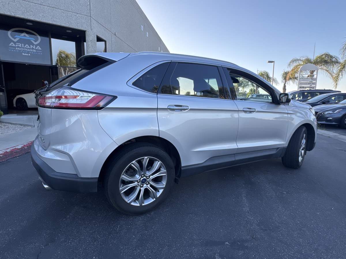 2019 Ford Edge Titanium photo 9
