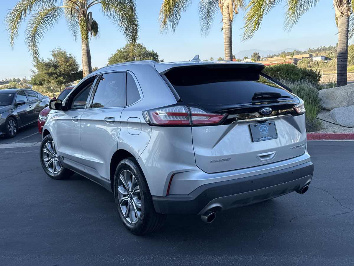 2019 Ford Edge Titanium photo 3