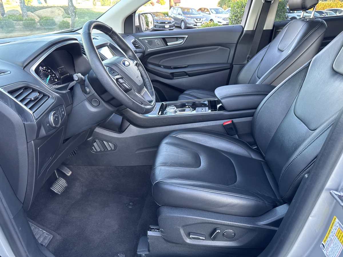 2019 Ford Edge Titanium photo 14