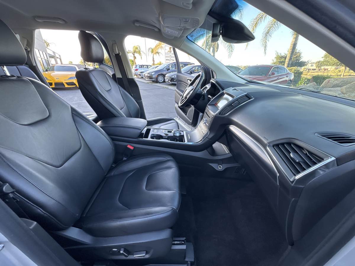 2019 Ford Edge Titanium photo 15