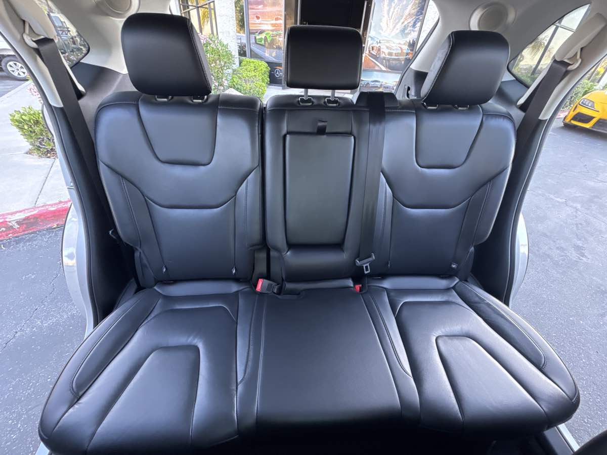 2019 Ford Edge Titanium photo 17