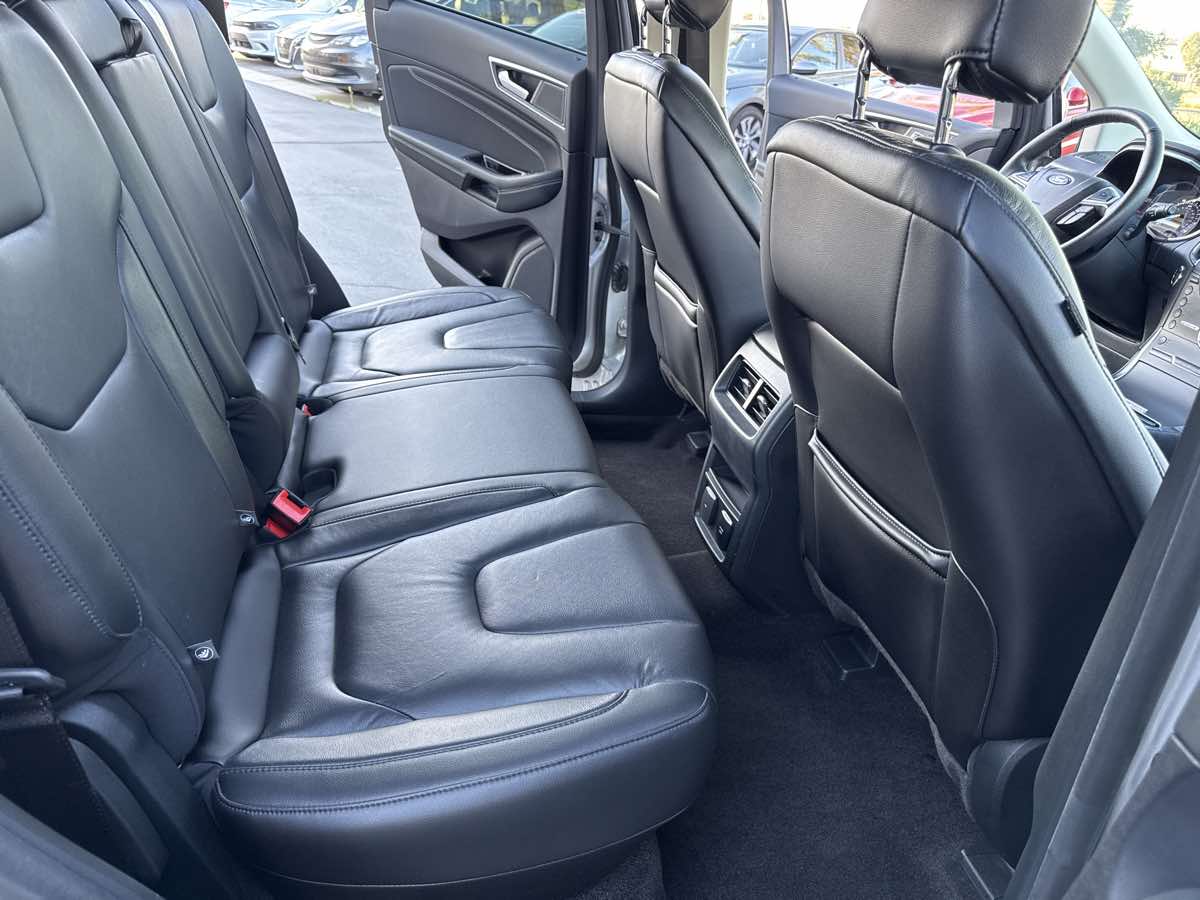 2019 Ford Edge Titanium photo 18