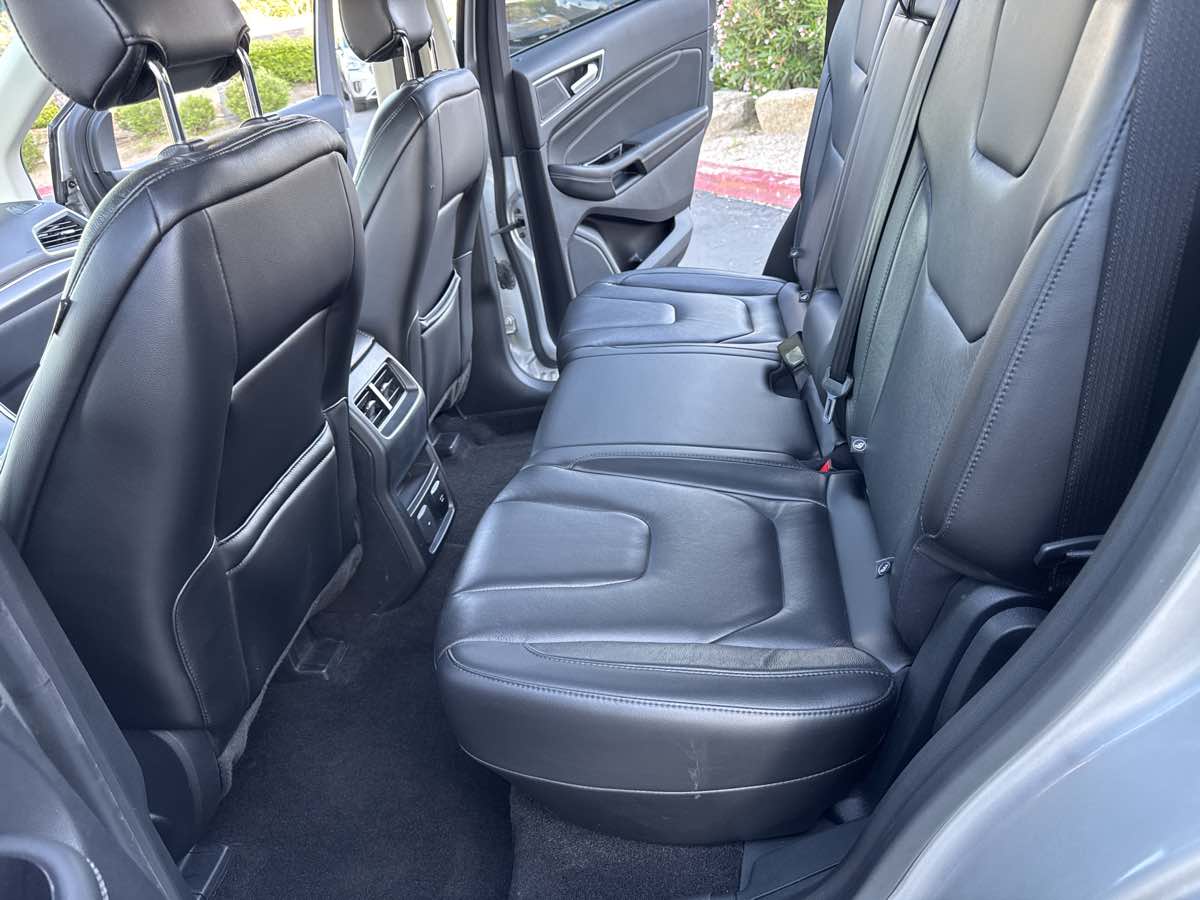 2019 Ford Edge Titanium photo 19