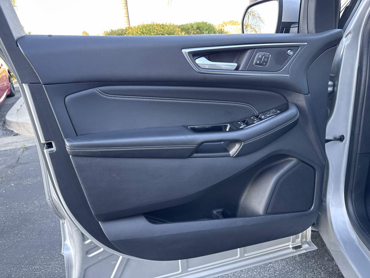 2019 Ford Edge Titanium photo 27