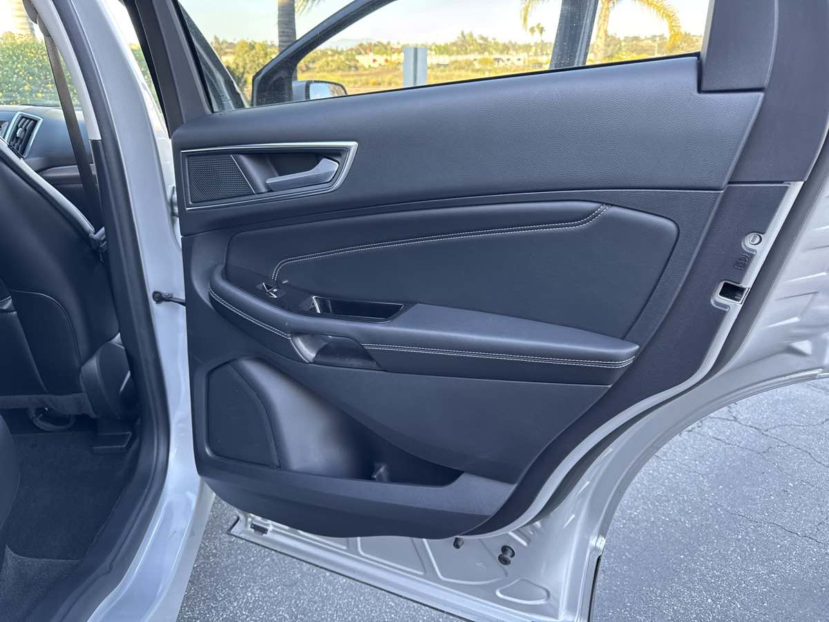 2019 Ford Edge Titanium photo 29