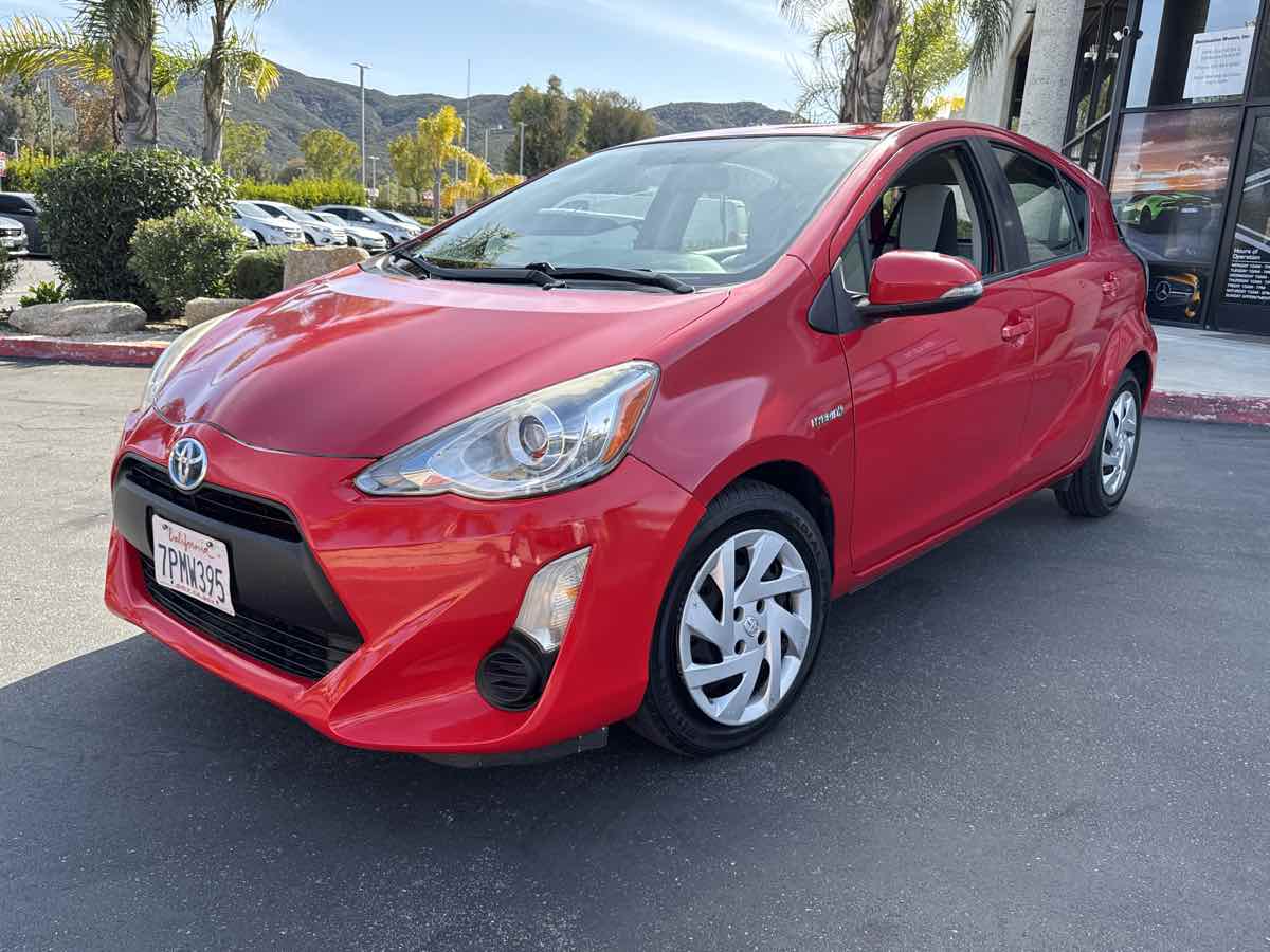 2015 Toyota Prius C Three photo 2
