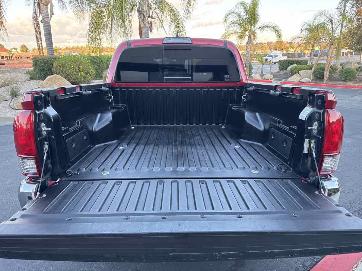 2018 Toyota Tacoma SR5 - Photo 18