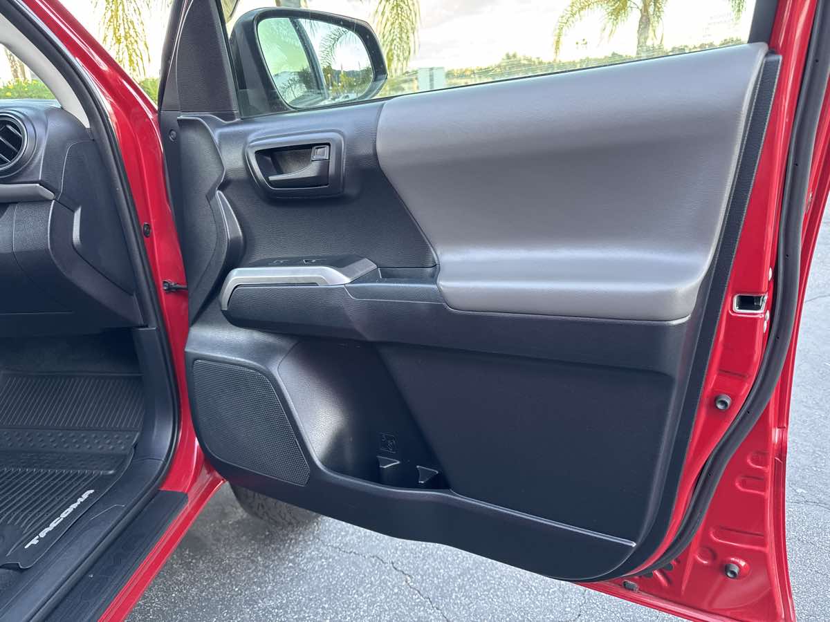 2018 Toyota Tacoma SR5 - Photo 24