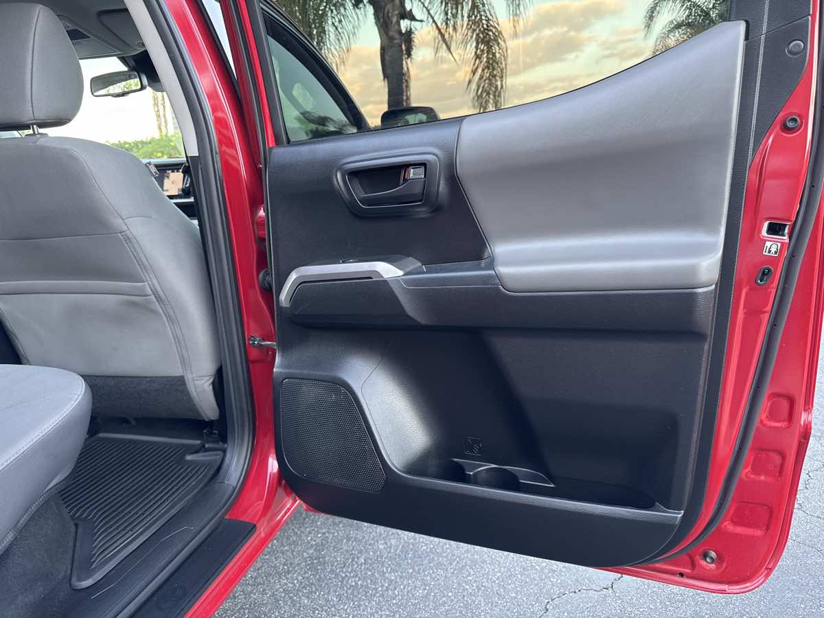 2018 Toyota Tacoma SR5 - Photo 25