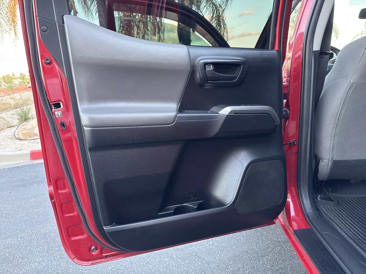 2018 Toyota Tacoma SR5 - Photo 26