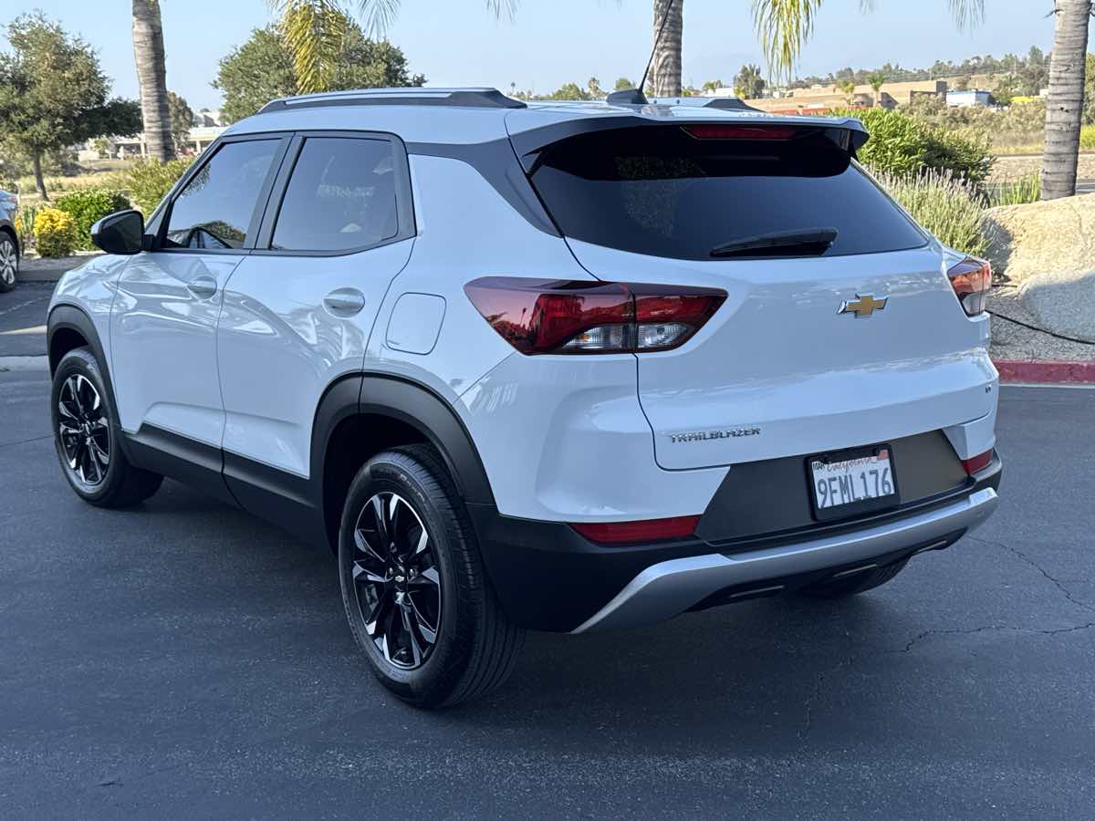 2023 Chevrolet Trailblazer LT photo 3