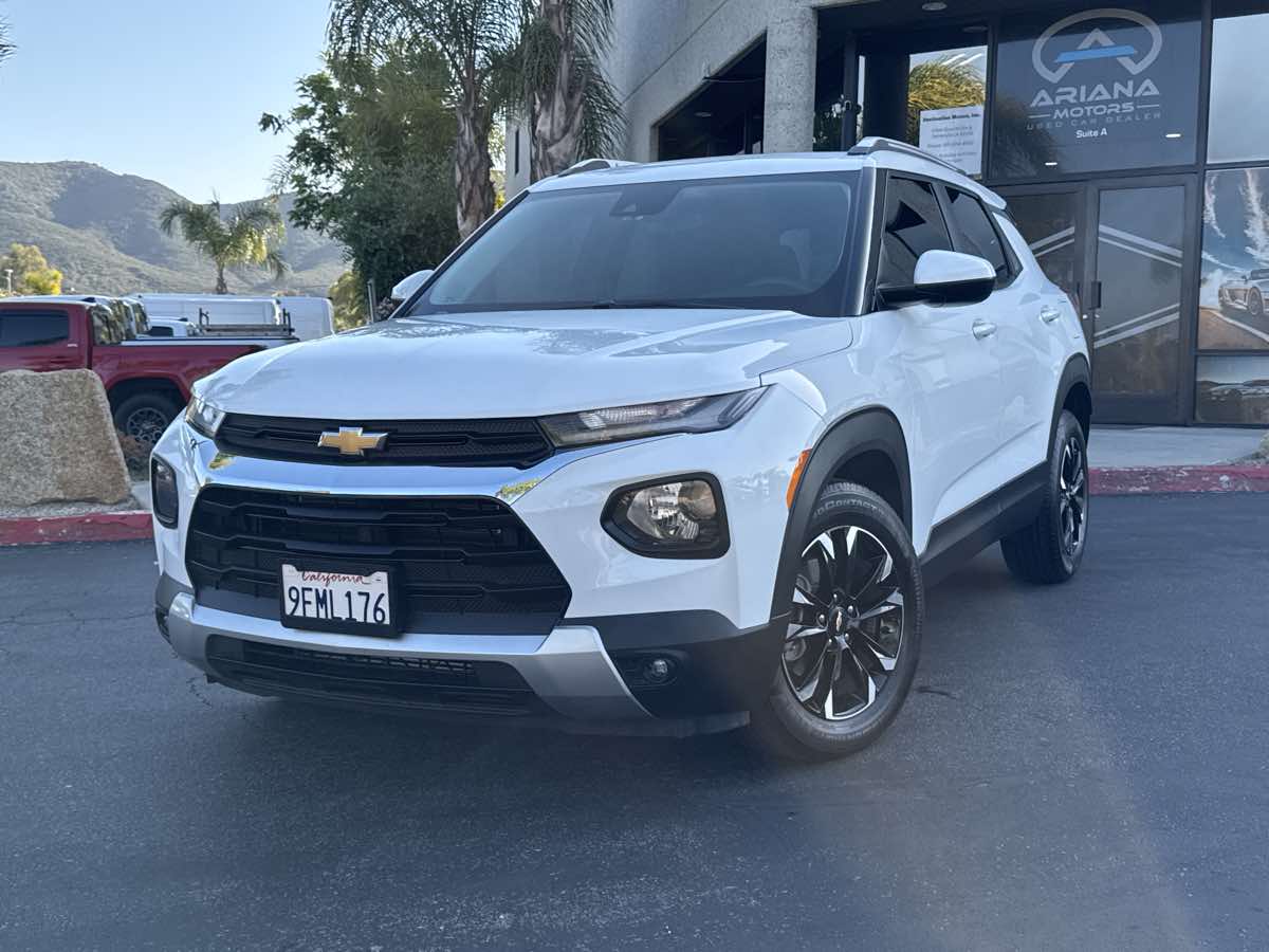 2023 Chevrolet Trailblazer LT photo 2
