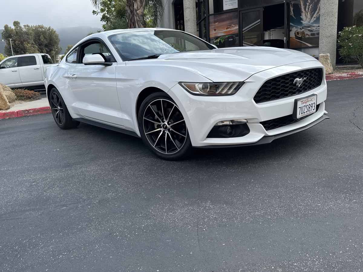 2016 Ford Mustang EcoBoost photo 4