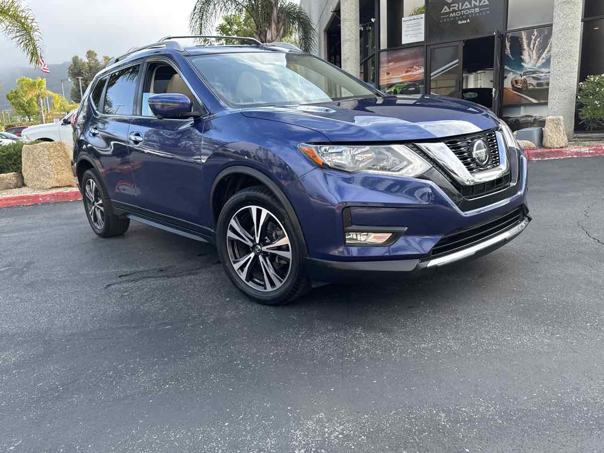 2020 Nissan Rogue SV photo 6