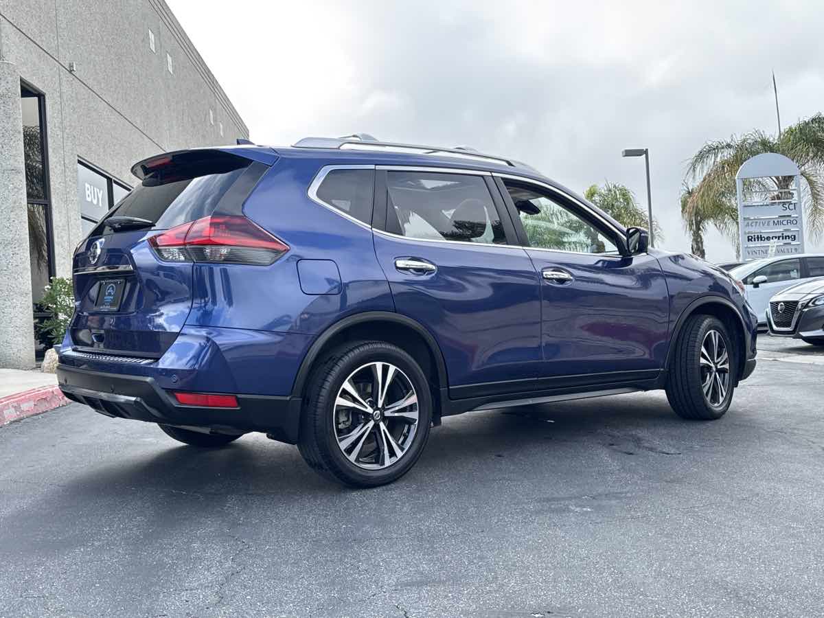 2020 Nissan Rogue SV photo 9