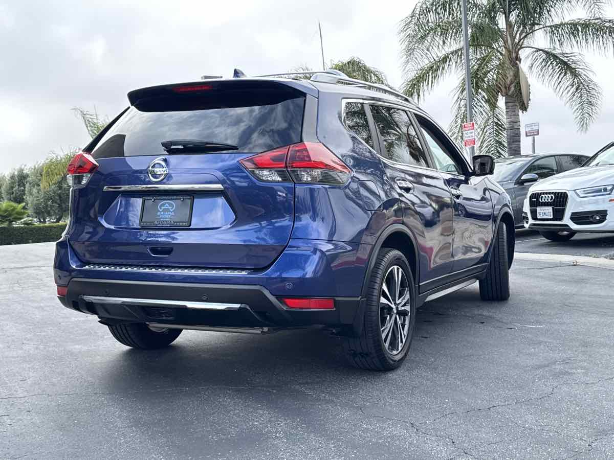 2020 Nissan Rogue SV photo 4