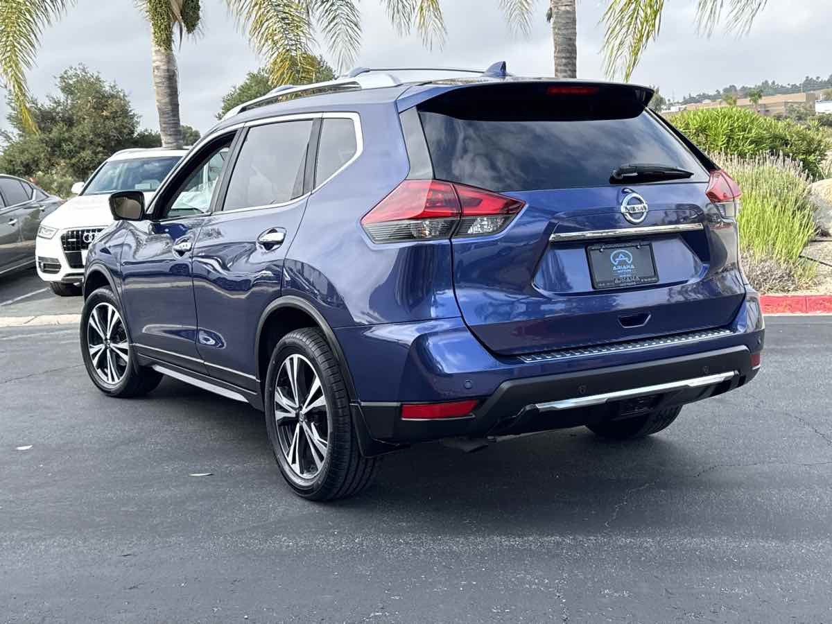 2020 Nissan Rogue SV photo 11