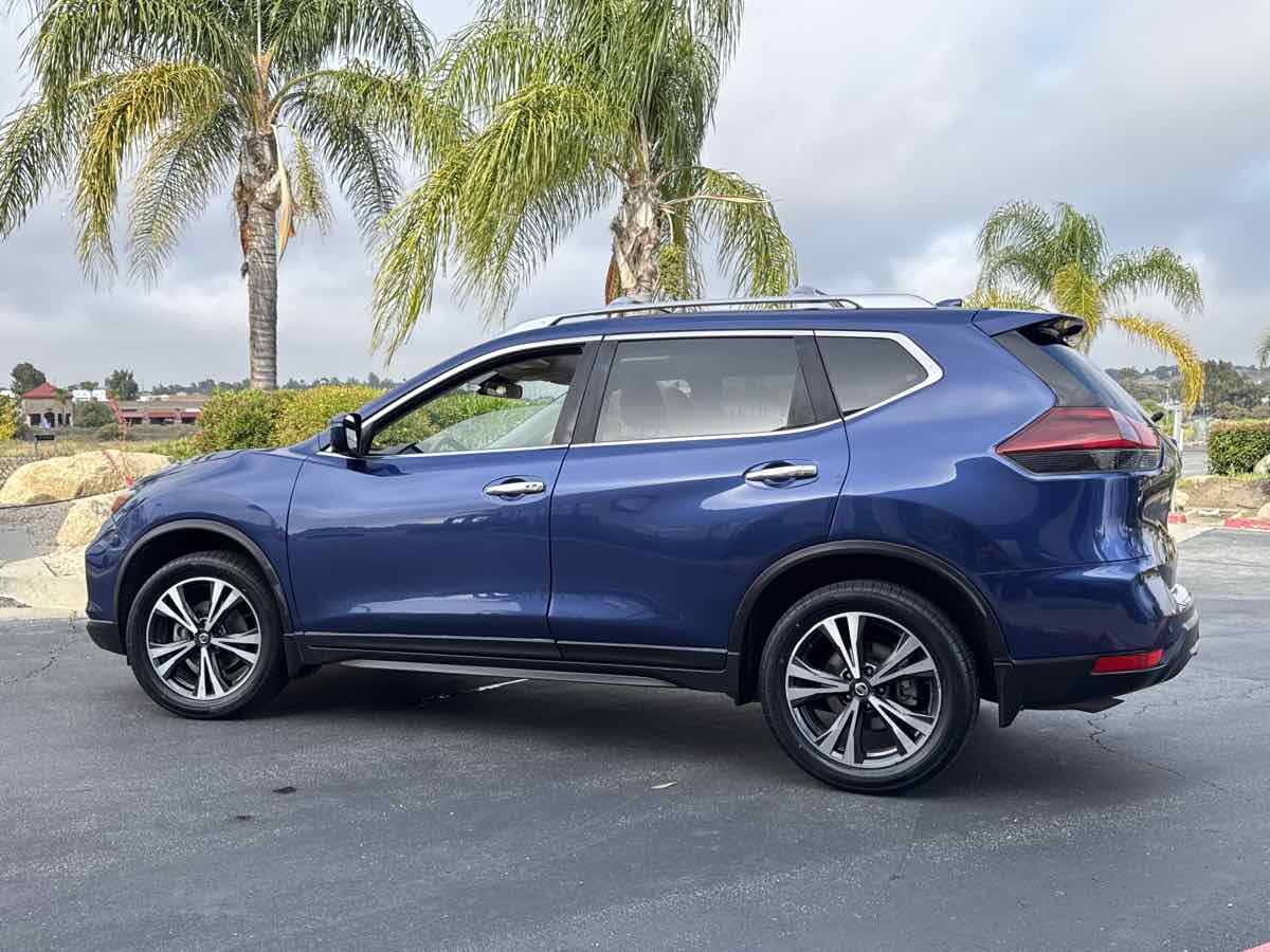 2020 Nissan Rogue SV photo 12