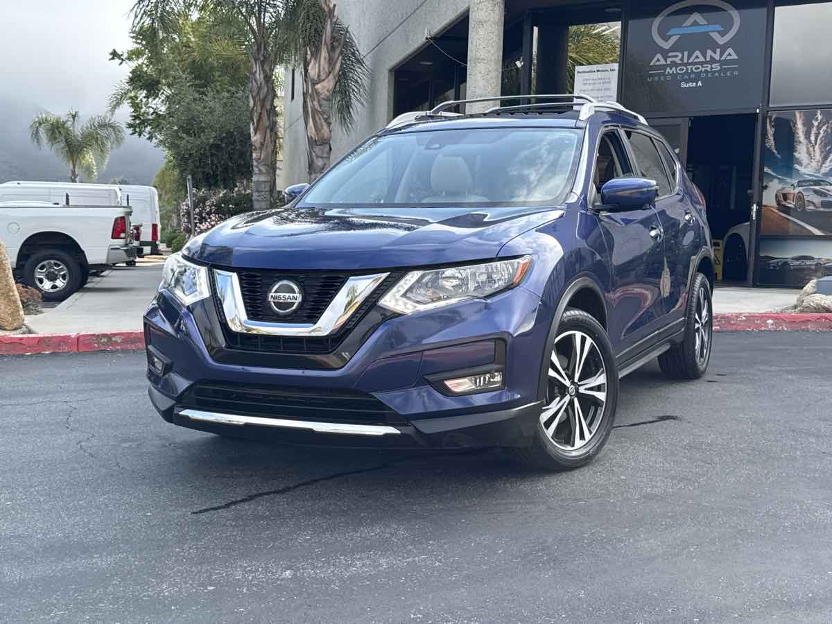 2020 Nissan Rogue SV photo 2