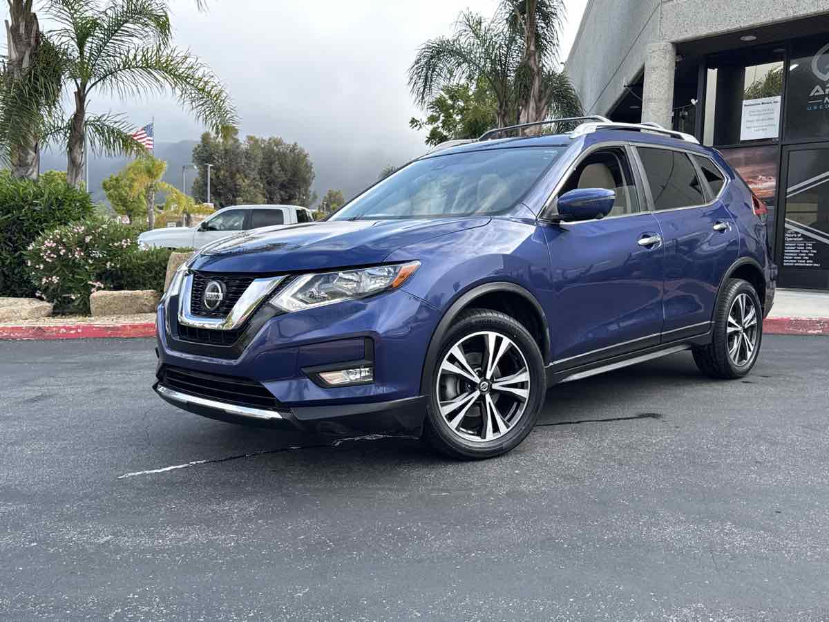 2020 Nissan Rogue SV photo 13