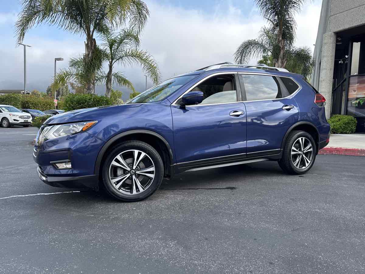 2020 Nissan Rogue SV photo 14