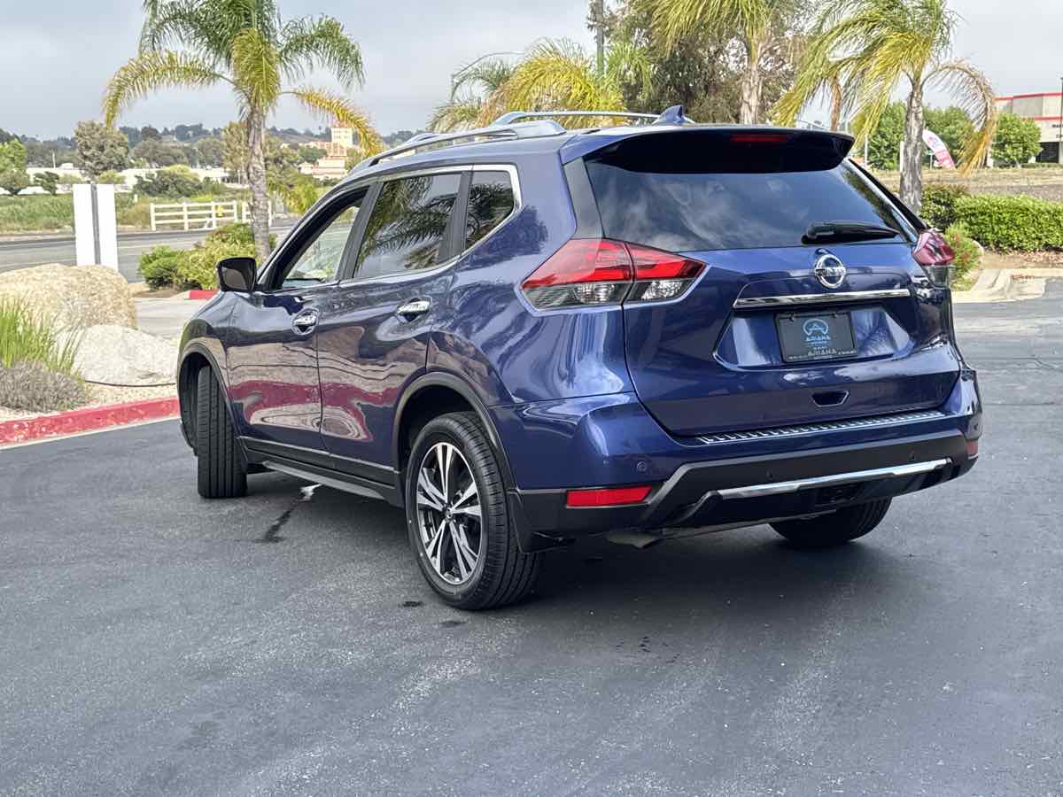 2020 Nissan Rogue SV photo 5