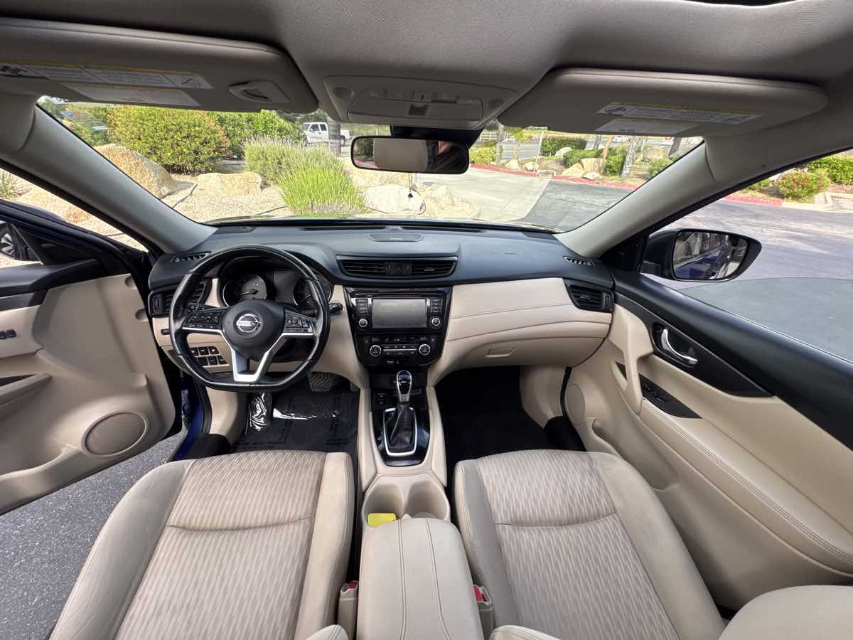 2020 Nissan Rogue SV photo 3