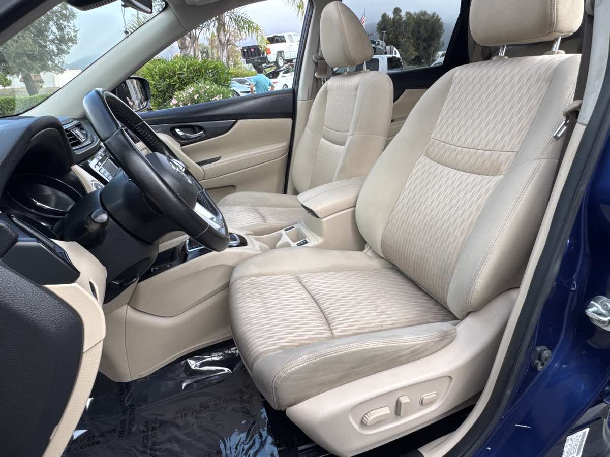 2020 Nissan Rogue SV photo 15
