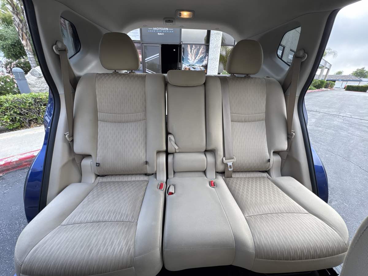 2020 Nissan Rogue SV photo 18