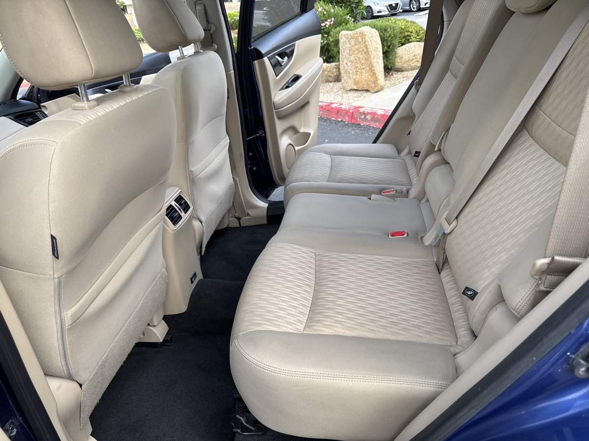 2020 Nissan Rogue SV photo 20