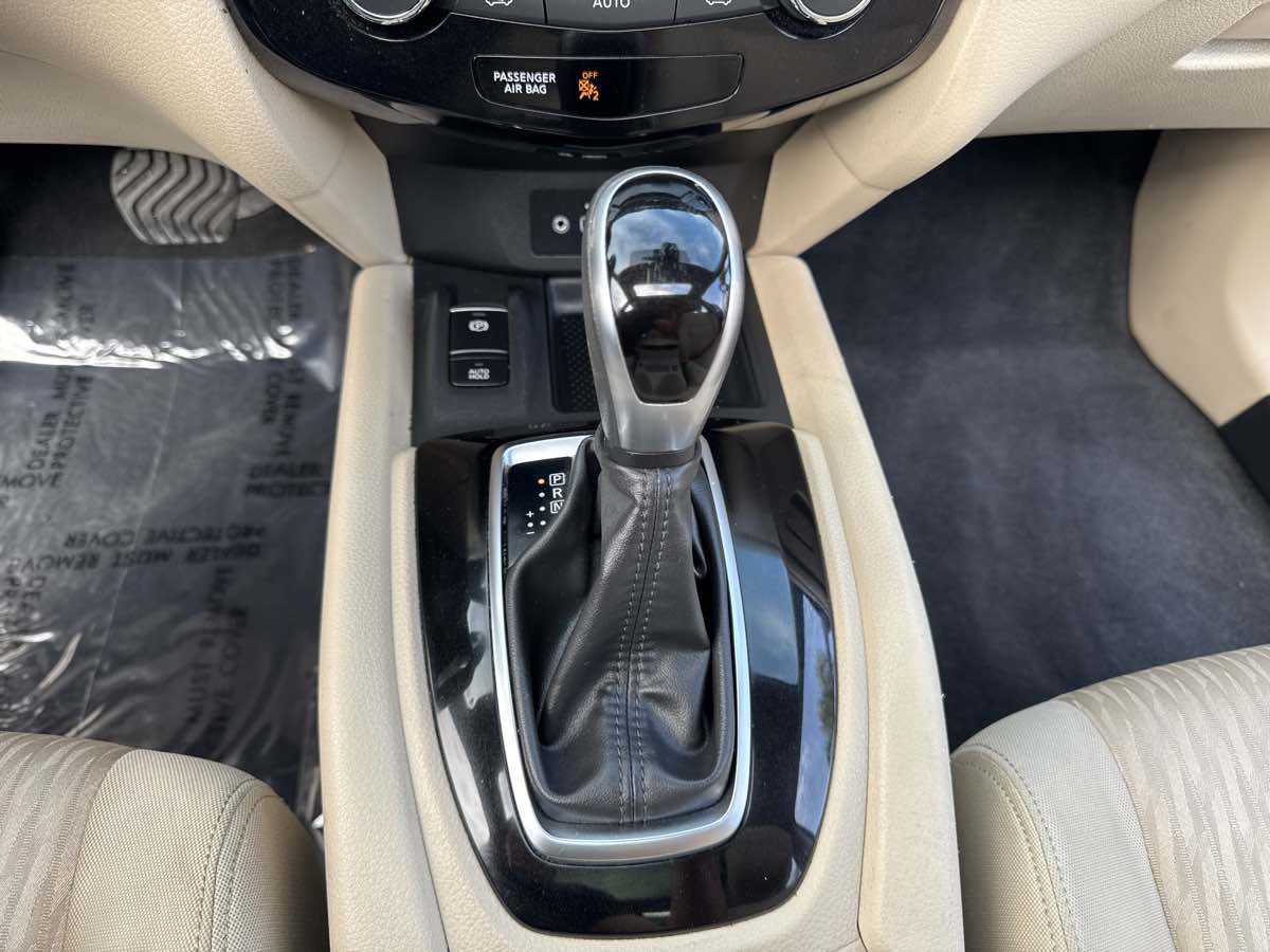 2020 Nissan Rogue SV photo 24