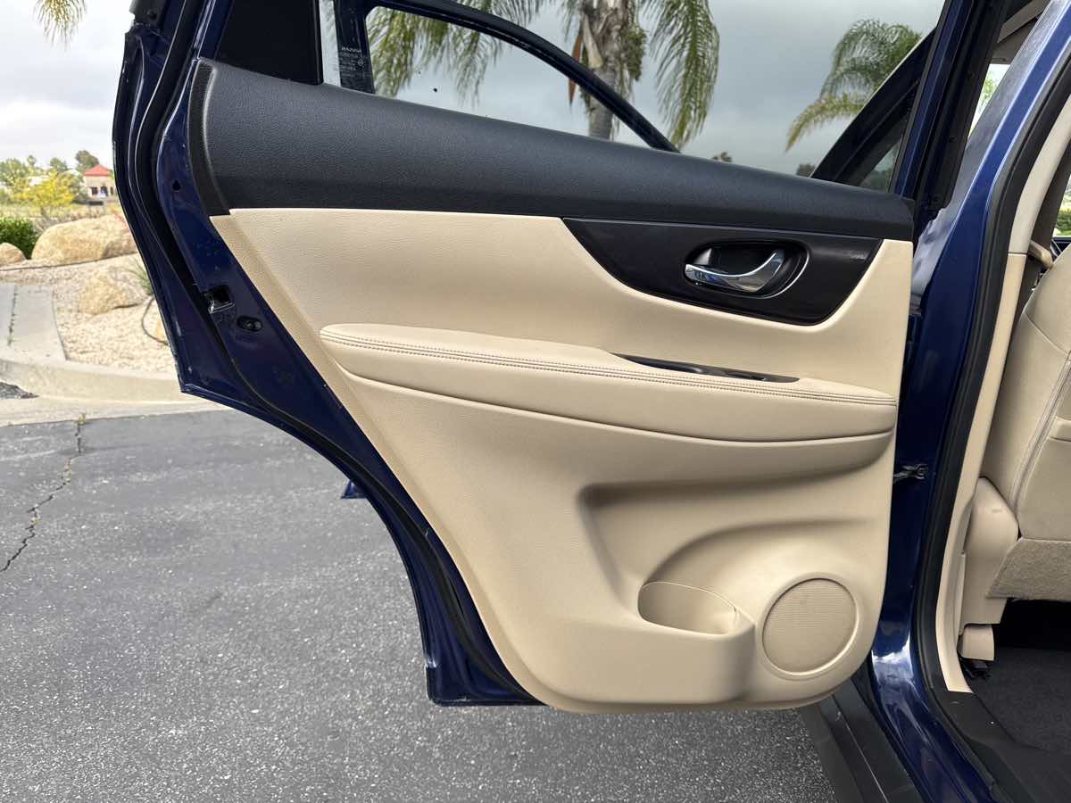 2020 Nissan Rogue SV photo 27