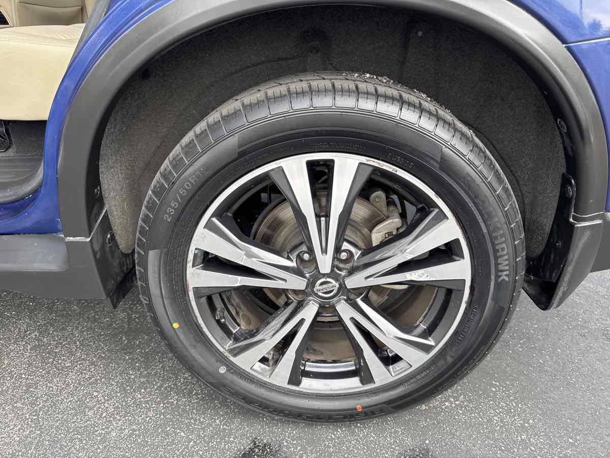 2020 Nissan Rogue SV photo 32