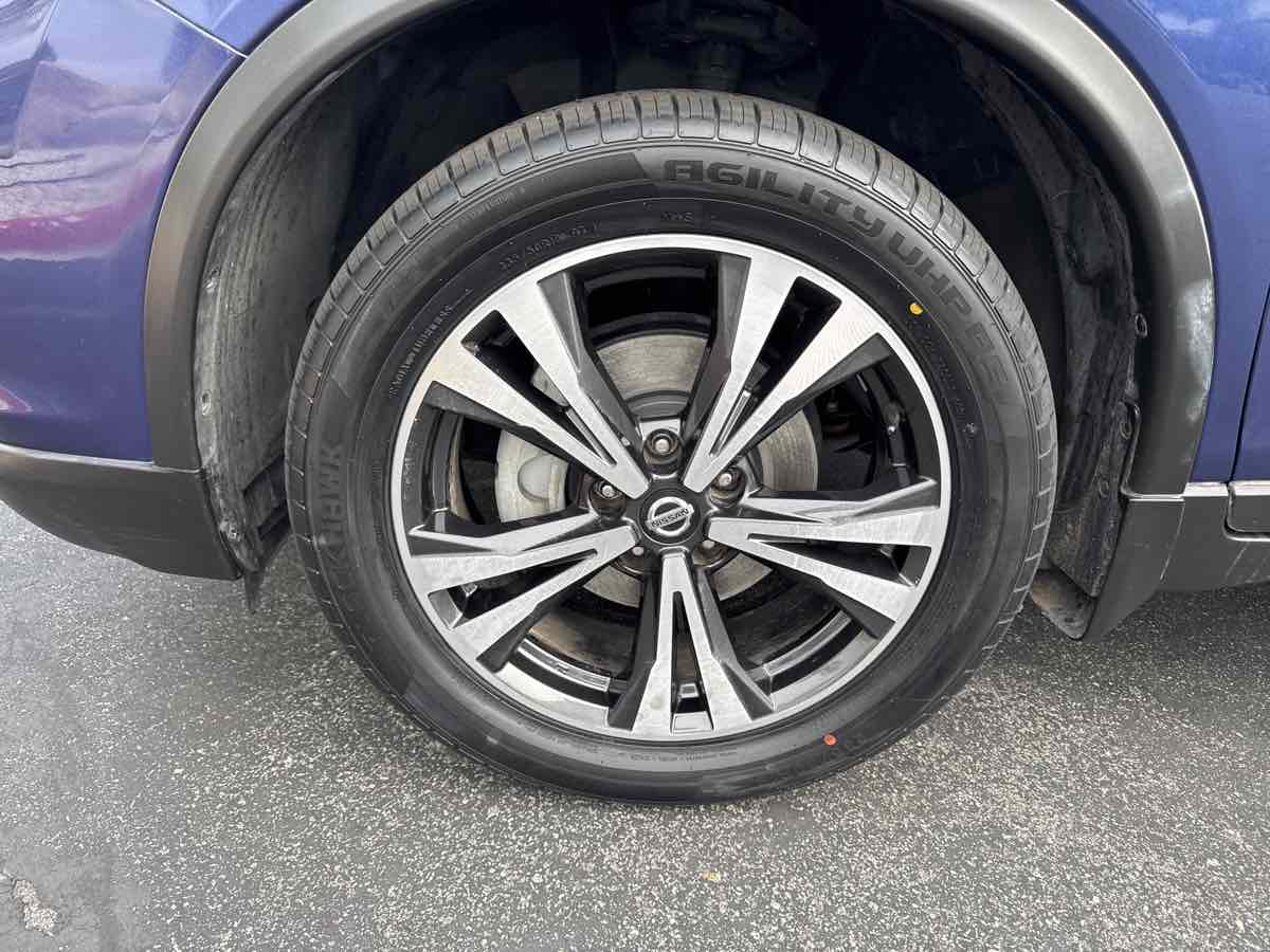 2020 Nissan Rogue SV photo 33