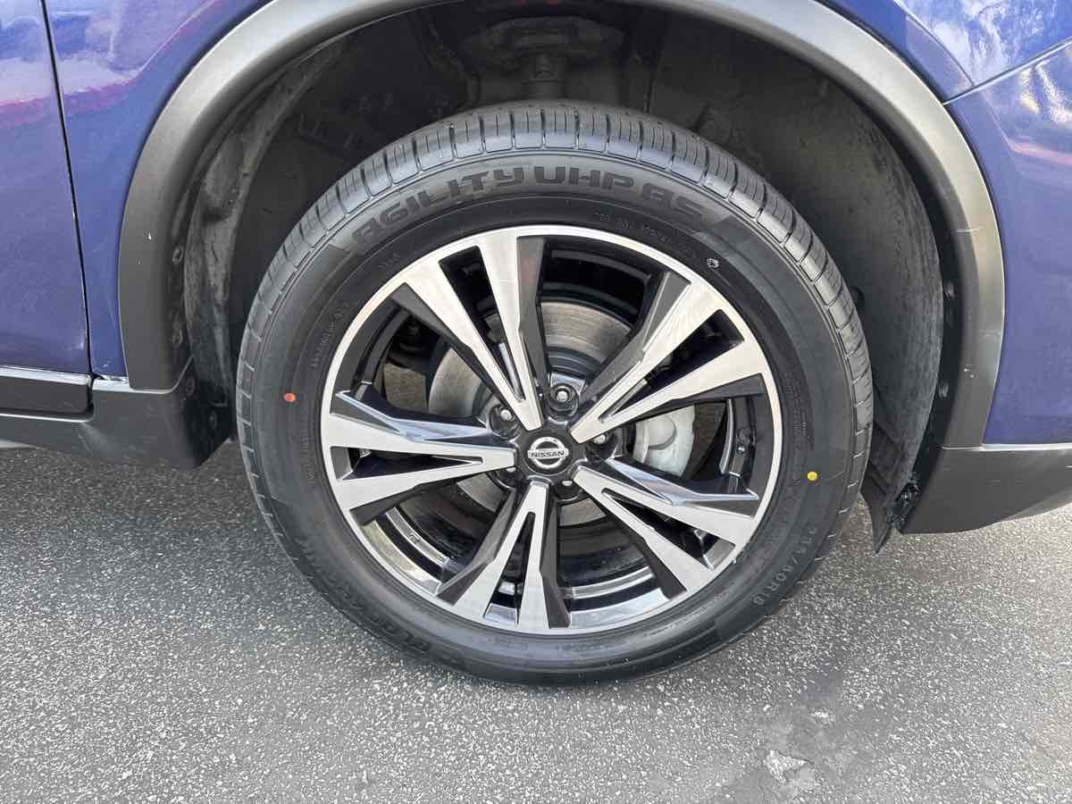 2020 Nissan Rogue SV photo 34