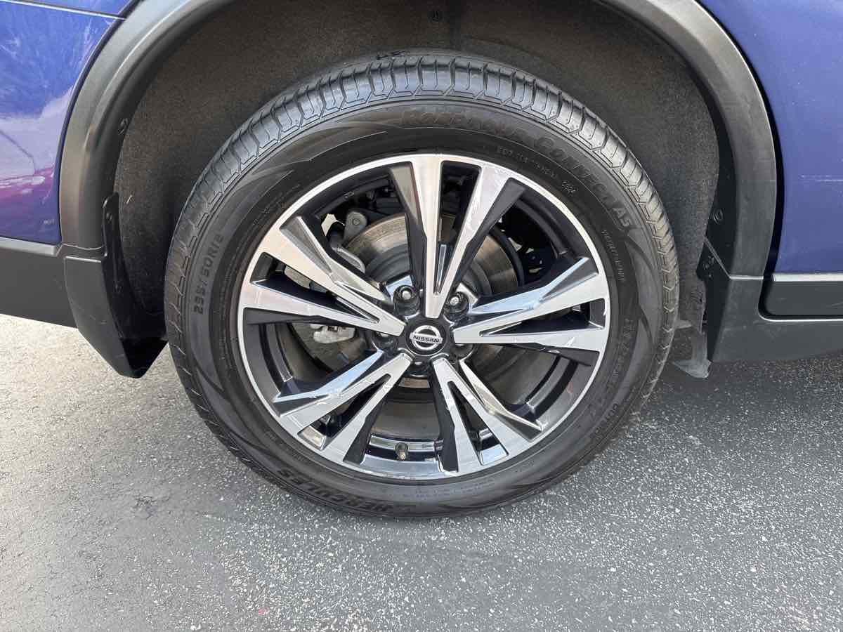 2020 Nissan Rogue SV photo 35