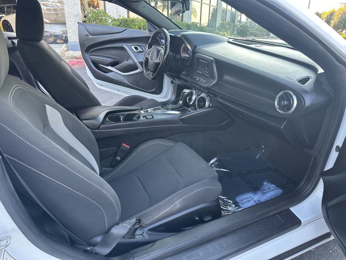 2020 Chevrolet Camaro 1LT photo 24