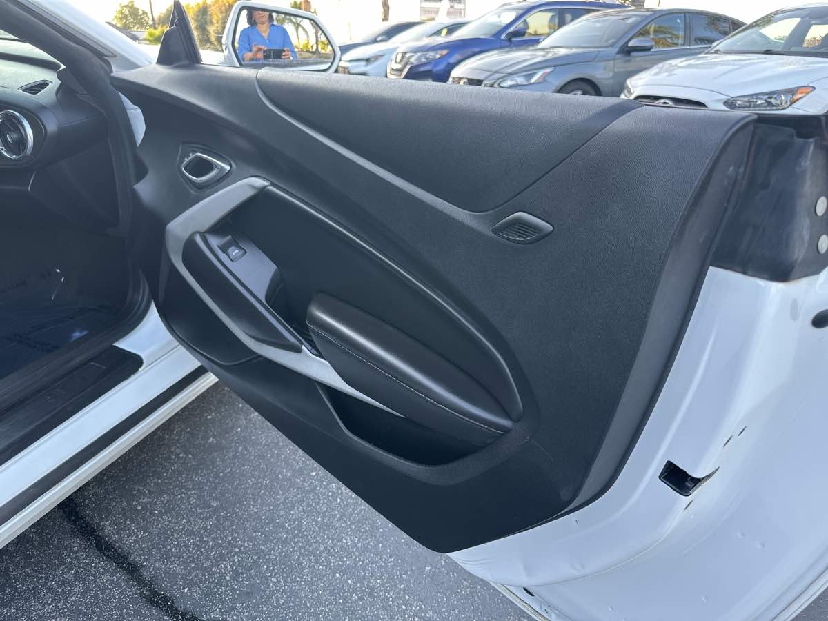 2020 Chevrolet Camaro 1LT photo 30