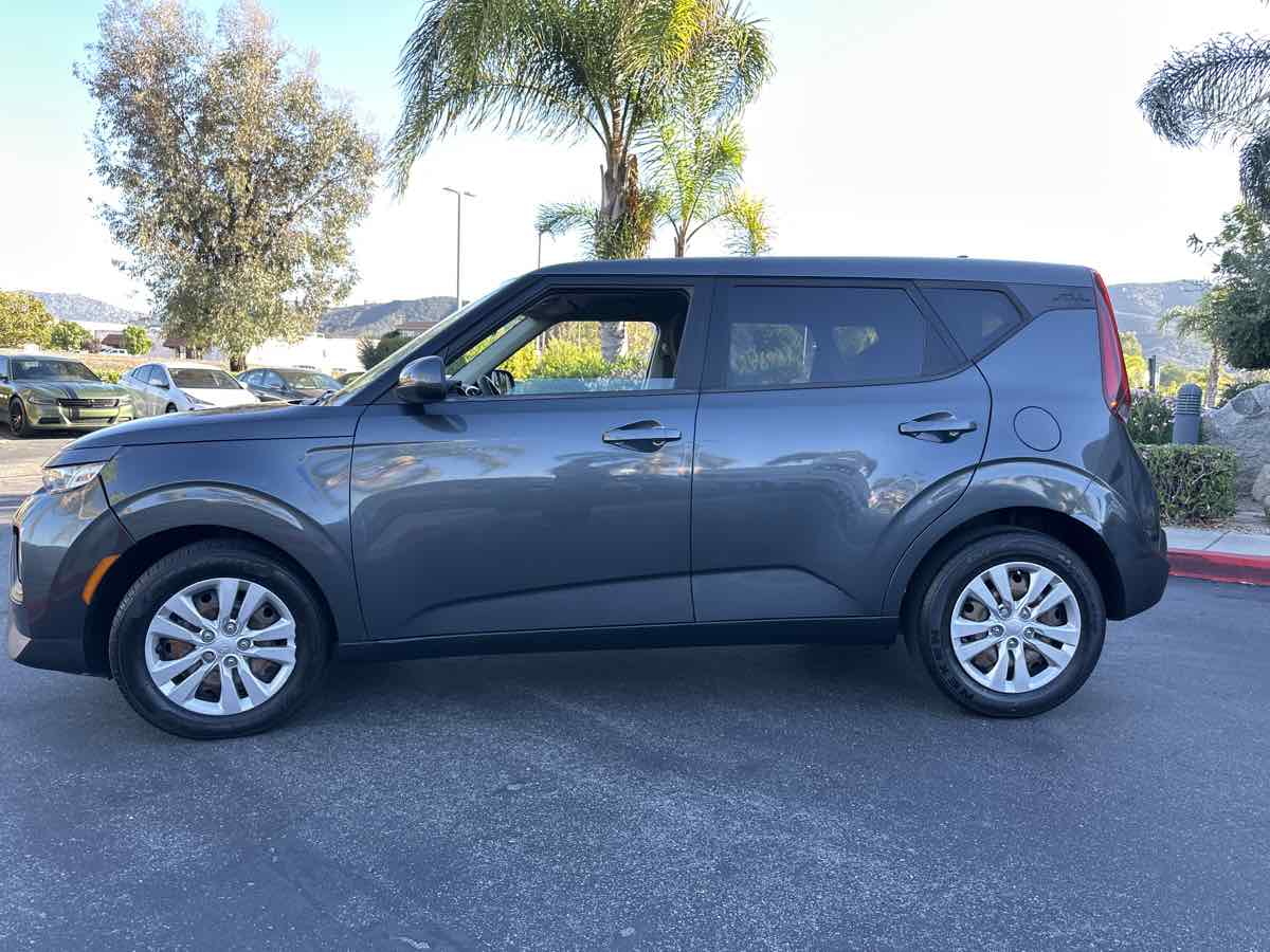 2021 Kia Soul LX - Photo 17
